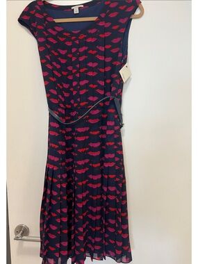 Halogen Navy Midi Dress with Pink & Red Lip Print